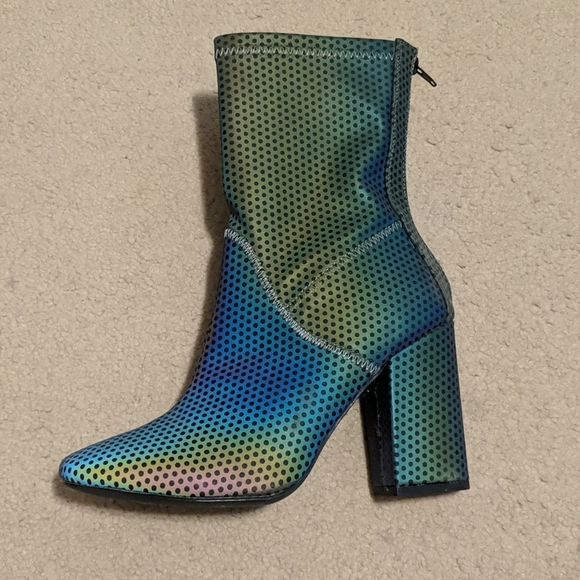 *LIKE NEW* YRU Reflective Booties - Picture 3 of 6